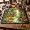 Planche à Découper Personnalisée photo . Une vue en plongée sur une table en bois rustique de style pavillon de chasse, avec une planche à découper en verre au centre ornée d'une scène de forêt de chasse détaillée avec de nombreux animaux (cerfs, hinds, sangliers, faisans, partridges) et une rivière. Divers objets de chasse entourent la planche, notamment des cartouches de laiton usagées éparpillées, une paire de gants en cuir marron, des figurines en bois sculptées de cerfs et de sangliers, une boussole en laiton ouverte, une flasque en acier inoxydable, une chope de bière avec un motif de cerf, un couteau à découper avec un manche en corne de cerf reposant sur un chiffon, des estampes encadrées de chasse au mur, un trophée de cerf monté et un rouleau de corde. L'éclairage est chaud et naturel, provenant d'une fenêtre à l'arrière.