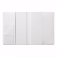 Vue intérieure d'une pochette blanche vide pour carnet de santé, avec des emplacements de rangement sur les côtés.