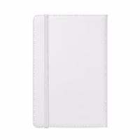 Vue de face d'une pochette de vaccination blanche fermée, avec un élastique de maintien gris clair sur le côté gauche. La surface est lisse et vierge, prête à être personnalisée.