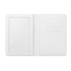 Intérieur du protège-carnet ouvert, avec la grande poche transparente sur la gauche et les emplacements pour cartes sur la droite, tous deux vides et vierges.