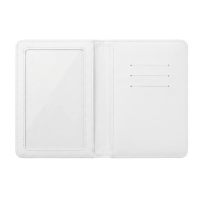 Intérieur du protège-carnet ouvert, avec la grande poche transparente sur la gauche et les emplacements pour cartes sur la droite, tous deux vides et vierges.