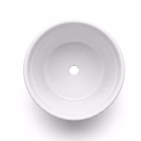 Vue de dessus de l'intérieur d'un pot de fleur blanc vierge pour succulentes, montrant le trou de drainage central. Pot en céramique pour personnalisation par sublimation.